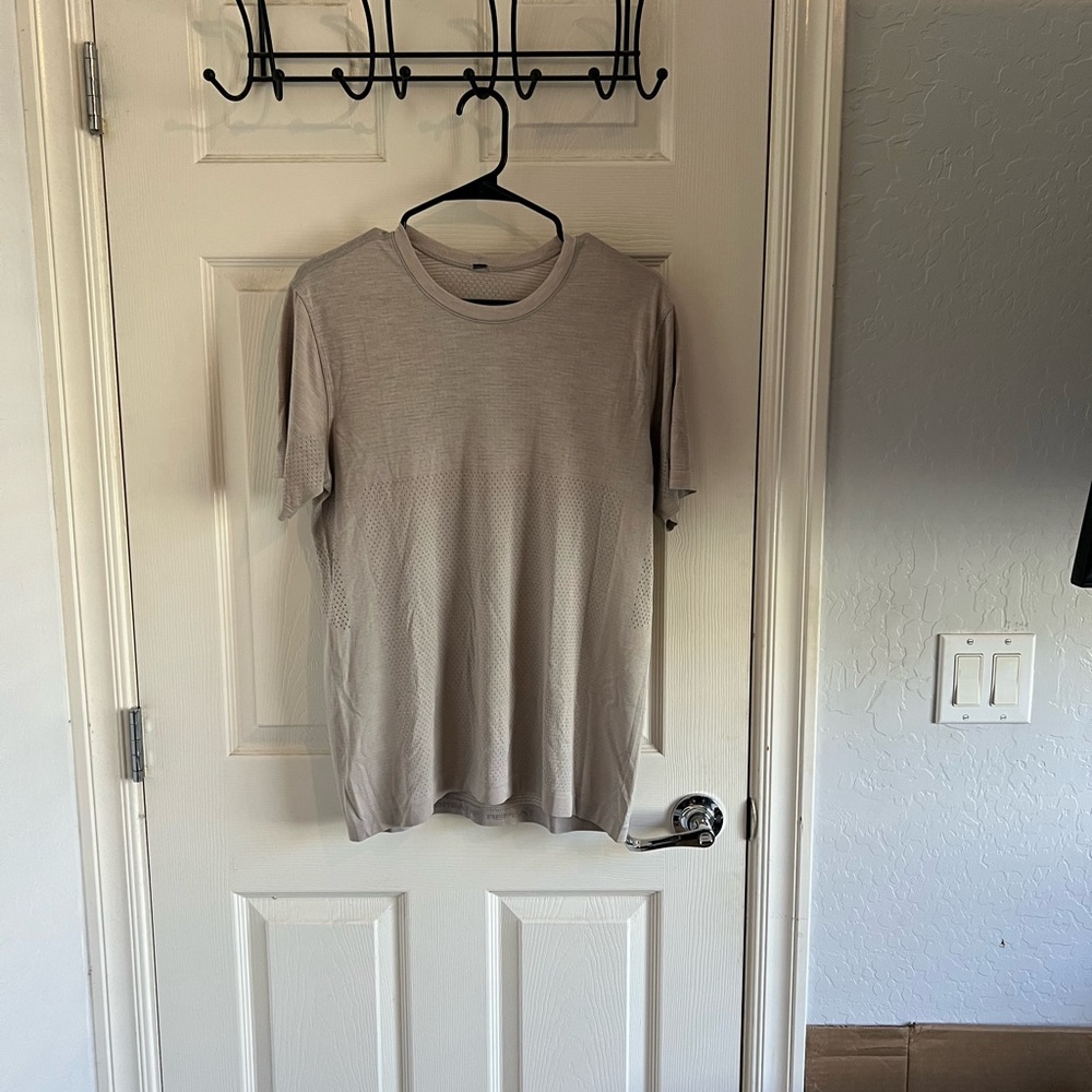 Lululemon Metal Vent Tech Breathe Shirt
